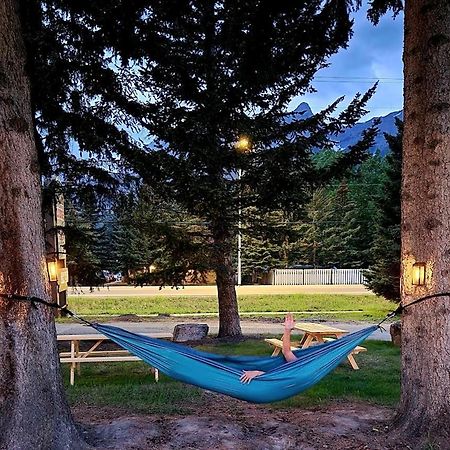 Rundle Mountain Lodge Canmore Exterior foto