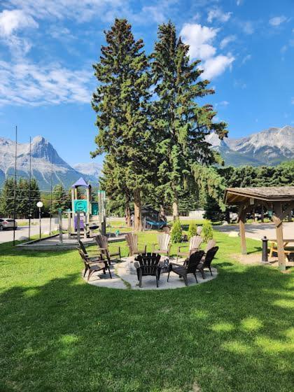 Rundle Mountain Lodge Canmore Exterior foto