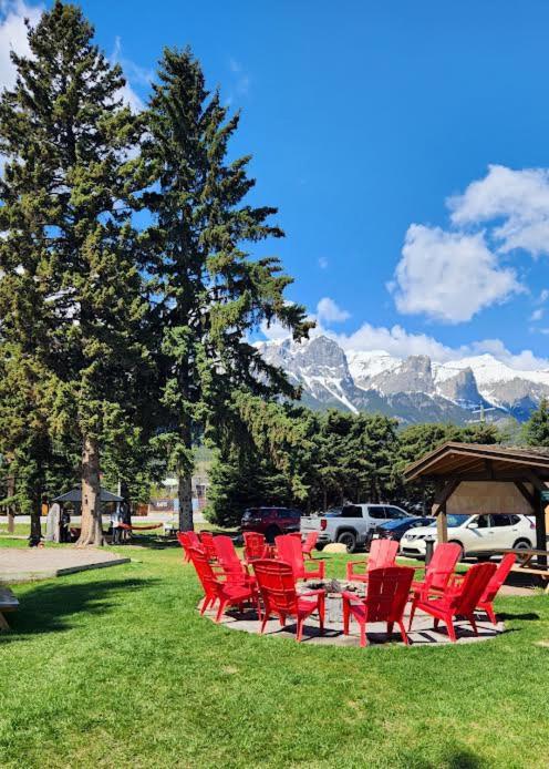 Rundle Mountain Lodge Canmore Exterior foto