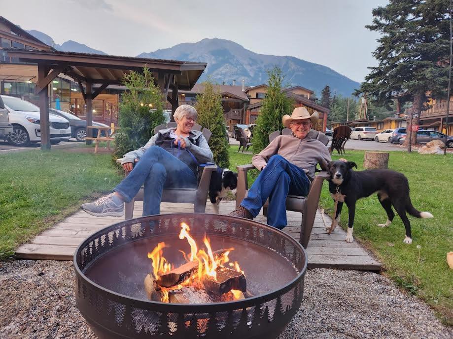 Rundle Mountain Lodge Canmore Exterior foto